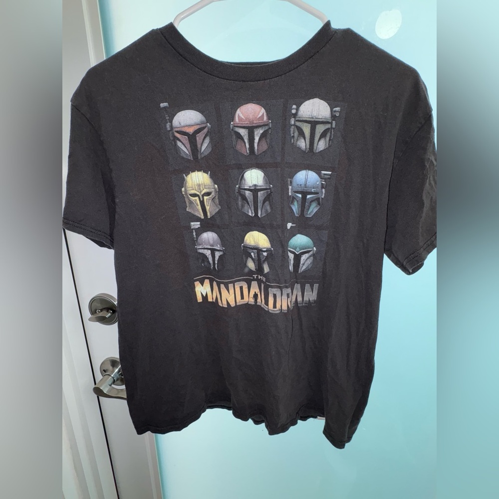 Disney Star Wars kids the mandalorian graphic tee!